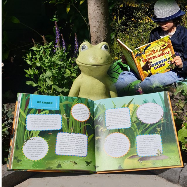 Kinderboeken over de natuur: leuke cadeau ideeën voor kinderen. Zoals Het dikke vaderlandse dierenboek. Wilde dieren heb je niet alleen in verre landen, maar ook in Nederland. Dit boek gaat over al die interessante Nederlandse dieren.