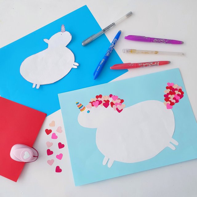 Ideeën om te tekenen en kleuren voor kinderen. Zoals deze eenhoorn van gekleurd papier, met hartjes als staart en manen. 
