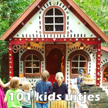 101 leuke uitjes met kinderen in Nederland en België – binnen en buiten. Dit is het snoephuisje van Hans en Grietje in het sprookjesbos van Sprookjeswonderland, in Enkhuizen in Noord Holland.