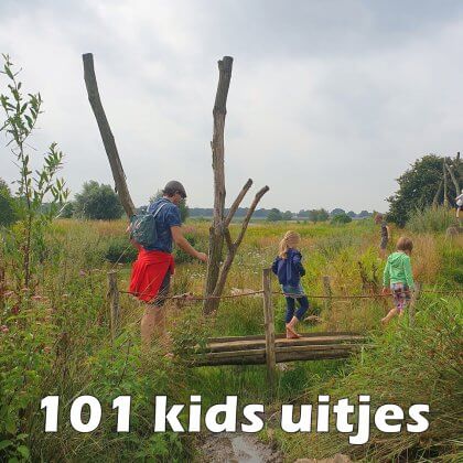 101 leuke uitjes met kinderen in Nederland en België – binnen en buiten. Bij natuuractiviteitencentrum De Koppel in Hardenberg in Overijssel is een blotevoetenpad.