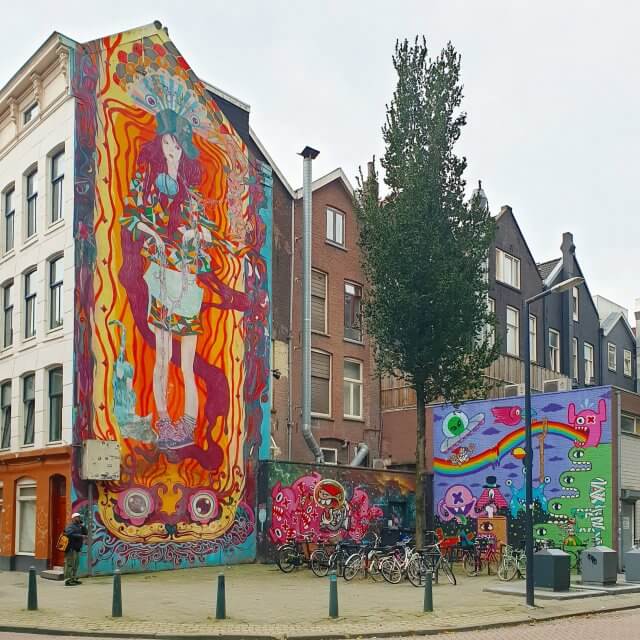 Rotterdam met kinderen en tieners: uitjes, restaurants en hotels. In Rotterdam worden regelmatig street art kunstenaars uitgenodigd, die kunstwerken aanbrengen op oude gebouwen. Zo is een hele toffe sfeer ontstaan in deze buurten. De Street art routes leiden je langs al deze prachtige graffiti. We namen de route als basis en combineerden dat met allerlei andere bezienswaardigheden in de buurt..