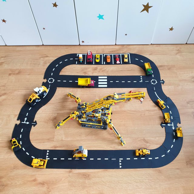 Way to Play flexibele autobaan: leuk binnenspeelgoed en buitenspeelgoed. Waytoplay combineren met bouwspeelgoed en autootjes.