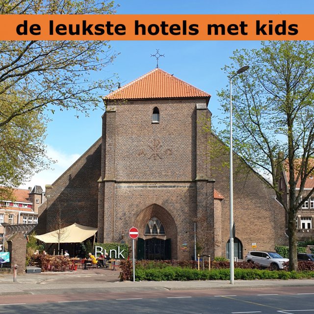 Kindvriendelijke hotels in Nederland: overnachten met kinderen en tieners. Bunk Hotel Amsterdam in Noord zit in een voormalige kerk. Met restaurant en terras. Ook zijn er kamers tot en met vijf personen.