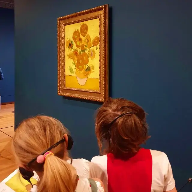 101 binnen uitjes met kinderen, voor als het regent of koud is. Zoals het Van Gogh Museum in Amsterdam. We gingen met ons meisje van 8 jaar en onze jongen van 11 jaar. 