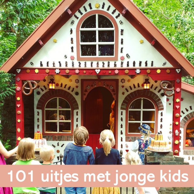 101 uitjes met jonge kinderen: peuters, kleuters en onderbouw kids. Met jonge kinderen kun je heel veel leuke uitjes doen in Nederland en België. Nu onze kinderen groter worden wordt het aantal mogelijkheden snel groter, maar ook met jonge peuters en kleuters kun je al heel veel leuke dingen doen. Ik maakte een lijstje van onze favorieten, in alle provincies. Er zitten zowel kindvriendelijke uitjes voor binnen als voor buiten tussen. Dit is Sprookjeswonderland in Enkhuizen in Noord Holland.