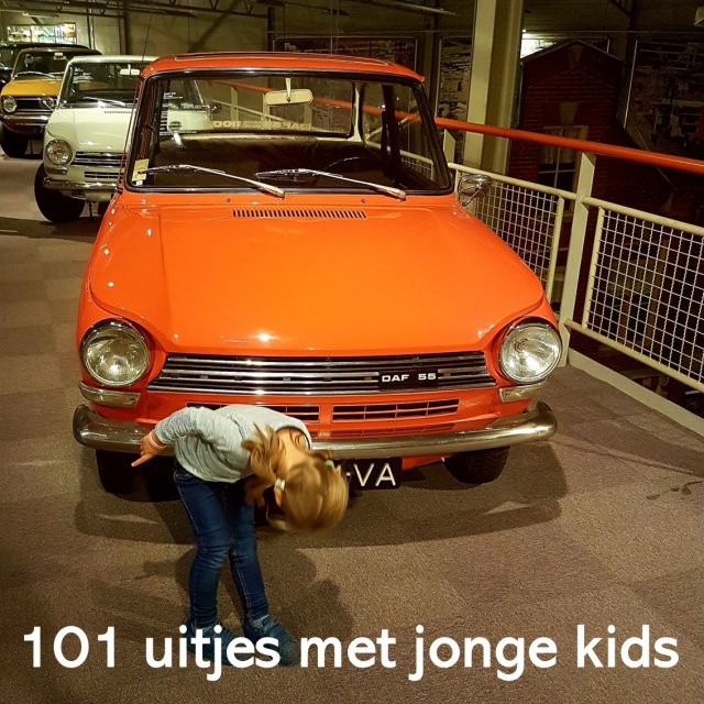 101 uitjes met jonge kinderen: peuters, kleuters en onderbouw kids. Met jonge kinderen kun je heel veel leuke uitjes doen in Nederland en België. Nu onze kinderen groter worden wordt het aantal mogelijkheden snel groter, maar ook met jonge peuters en kleuters kun je al heel veel leuke dingen doen. Ik maakte een lijstje van onze favorieten, in alle provincies. Er zitten zowel kindvriendelijke uitjes voor binnen als voor buiten tussen. Dit is het DAF Museum in Eindhoven.