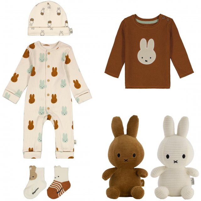 Heb je nog een kleintje in huis of zoek je een cadeautje voor een kleintje? Kijk dan ook even bij de babycollectie van Nijntje. In dezelfde fijne kleurtjes vind je babykleding en babyaccessoires. 