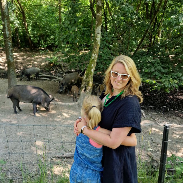 Natuurpark Lelystad: wilde dieren, speeltuin, fietsen en restaurant. Wij kwamen wilde zwijnen tegen, een moeder met kleintjes.