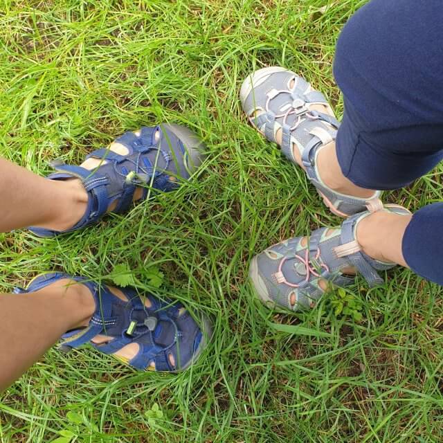 Sandalen en slippers voor kinderen: dit zijn de leukste en de beste. De sandalen van Keen hebben een dichter voorkant, daar kunnen de kids dus mee voetballen en steppen.