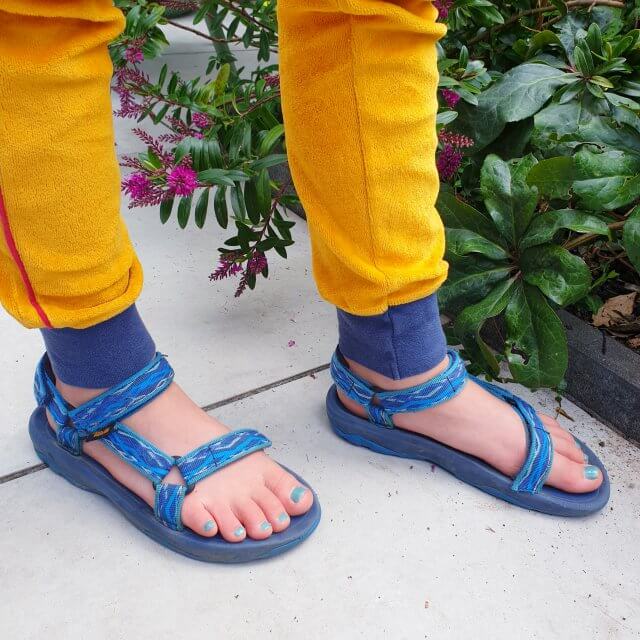 Sandalen en slippers voor kinderen: dit zijn de leukste en de beste. De sandalen van Teva lopen goed en gaan lang mee.
