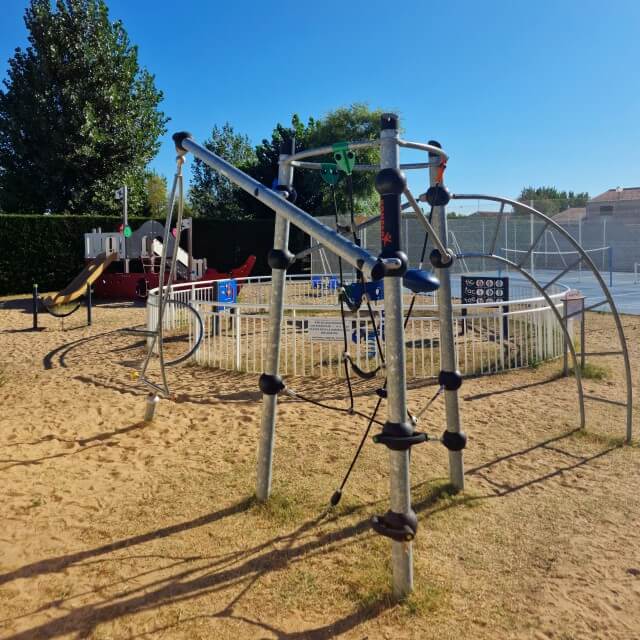 Camping Bel in de Vendée: met kinderen aan zee in Frankrijk. Dit is een van de speeltuinen op de camping.