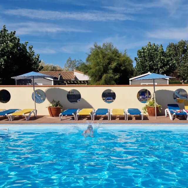 Camping Bel in de Vendée: met kinderen aan zee in Frankrijk. Dit is het zwembad op de camping.