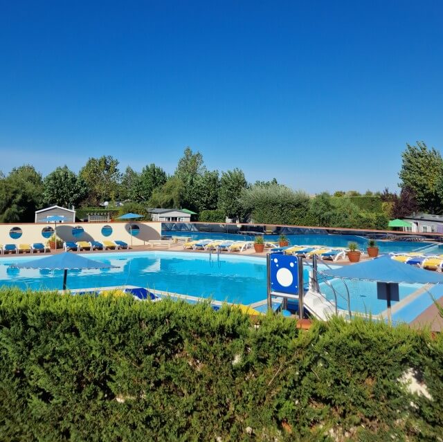 Camping Bel in de Vendée: met kinderen aan zee in Frankrijk. Dit is het zwembad op de camping.