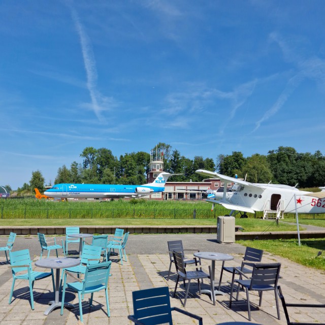 Luchtvaartmuseum Aviodrome: leuk uitje met kinderen in Flevoland. Papa en mama kunnen op het terras even een kopje koffie drinken. 