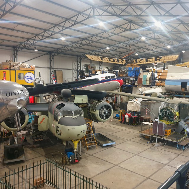 Aan het uiteinde van het complex ligt de T2 Hangar met oude vliegtuigen en vliegtuigonderdelen. Wederom een prachtige collectie om rustig te bekijken. 