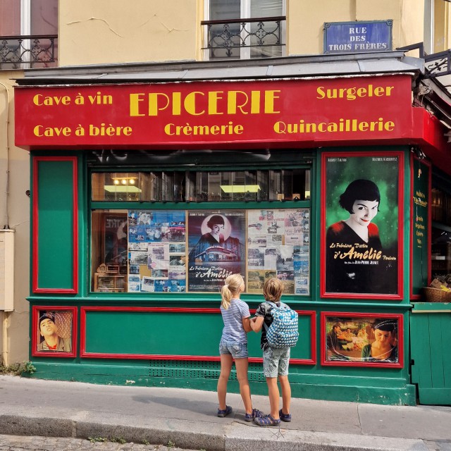 Montmartre met kinderen: tips in deze sfeervolle wijk van Parijs. Naast het programma Chansons, keken we nog iets voor we naar Parijs gingen. Le Fabuleux Destin d'Amélie Poulain, de romantische film over het wereldvreemde meisje in Parijs. Deze film speelt grotendeels in Montmartre. De iconische plekken uit deze film kun je dus ook bezoeken.