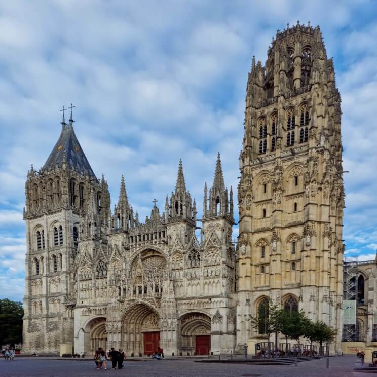 Overnachten op doorreis in Frankrijk: hotels, campings en huisjes. Dit is Rouen, we sliepen hier bij Novotel Suites, een hotel met familiekamers.