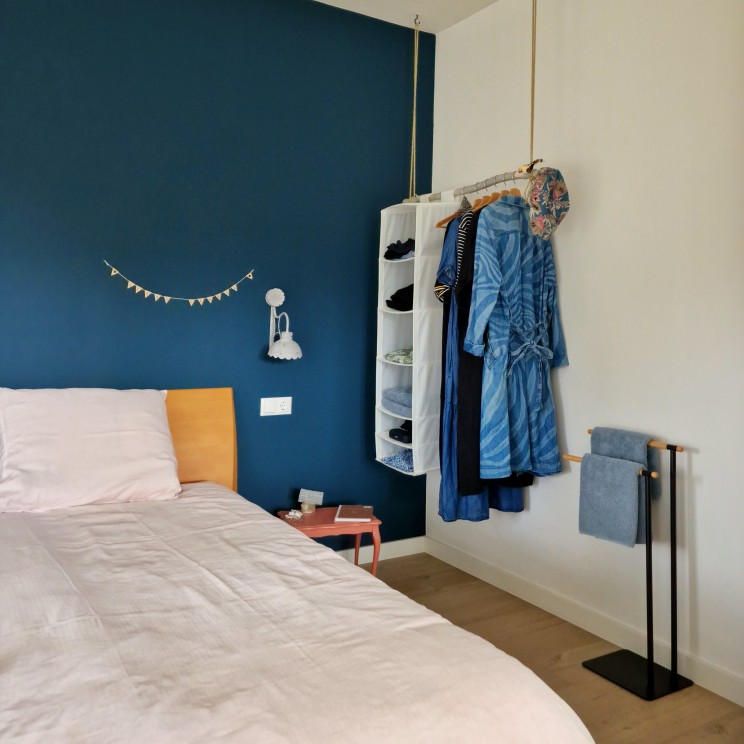 YOUcation in de Achterhoek: vakantie en verdieping voor moeders. Bij bed & breakfast de Brenschutte verbleef ik in het Bloemenhuisje. Deze studio heeft een zithoek, keuken met eettafel, een heerlijk tweepersoons bed en een badkamer. Buiten is er een terras met uitzicht over het landschap van de Achterhoek.