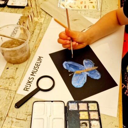 Onze kids bucketlist voor deze herfst: herfstvakantie activiteiten. In het Rijksmuseum is de tentoonstelling Clara en de onderkruipsels, met kunst over dieren. In de herfstvakantie zijn er allerlei kids activiteiten bij. Zo deden we een speurtocht en tekenden insecten na.