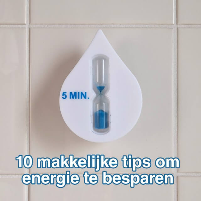 Gemakkelijk en goedkoop energie besparen: 10 snelle tips. Energiebesparen hoeft helemaal niet moeilijk of duur te zijn. Ook met kleine aanpassingen kun je al heel veel stroom, gas en geld besparen. Veel goedkoper en veel duurzamer. Daarom deel ik hier onze snelle tips om gemakkelijk en goedkoop energie te besparen. Met een simpele douche timer zandloper bespaar je veel warmte en water.  