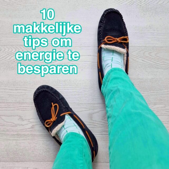 Gemakkelijk en goedkoop energie besparen: 10 snelle tips. Energiebesparen hoeft helemaal niet moeilijk of duur te zijn. Ook met kleine aanpassingen kun je al heel veel stroom, gas en geld besparen. Veel goedkoper en veel duurzamer. Daarom deel ik hier onze snelle tips om gemakkelijk en goedkoop energie te besparen. Je raakt de meeste warmte kwijt via je hoofd en voeten, dus fijne sloffen zijn handig.