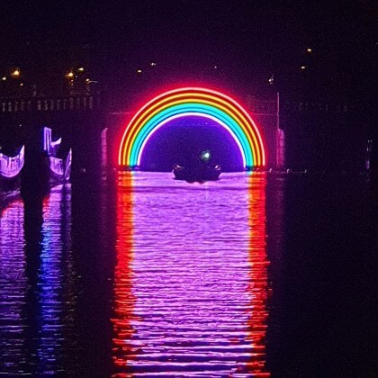 Onze bucketlist voor kerst: kerstvakantie activiteiten voor kinderen. Dit is het Amsterdam Light Festival. Jaarlijks vind je in december en januari verspreid over de grachten allerlei lichtkunstwerken.