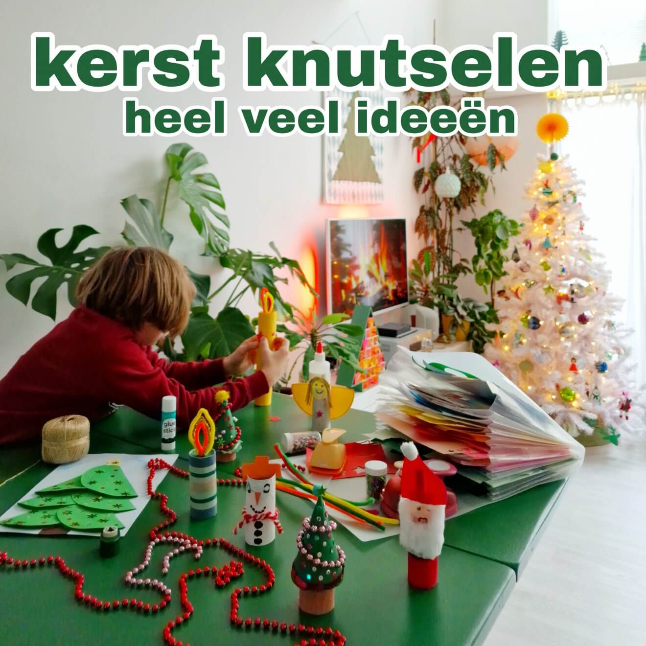 Kerst knutselen: 50 ideeën voor peuters, kleuters, kinderen en tieners. De kerst is een super drukke periode voor kinderen. Soms is het goed om even rustig te gaan zitten, maar dat doen ze niet zo maar. Kerst knutselen is dan een mooie activiteit om de kids even rustig aan tafel te laten zitten. Samen, met een kopje thee, gezellig met kerstmis! En hier vind je de leukste ideeën om te knutselen met kerst. Met leuke kerstknutsels voor peuters en kleuters, maar ook voor oudere kinderen, tieners en volwassenen.