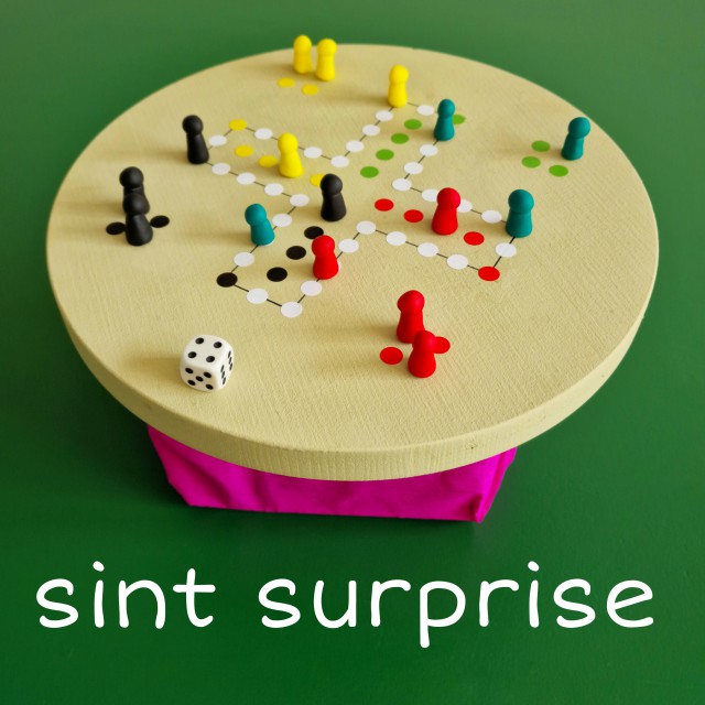 Sinterklaas surprise knutselen: leuke ideeën. Zoonlief moest in groep 7 een surprise maken voor een meisje uit zijn klas, dat van spelletjes houdt. Dat werd dus een mens erger je niet spel. 