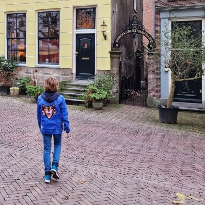 Is een gymnasium wat voor mijn kind? Zo kom je er achter. In groep 7 en 8 moeten kinderen een middelbare school kiezen. Heeft je kind een VWO advies, dan kun je gymnasium of atheneum kiezen. Je vraagt je misschien af: "Is een gymnasium wat voor mijn kind?" Ik ging op zoek naar antwoorden.