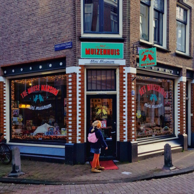 Het Muizenhuis: ideeën om te knutselen en een uitje in Amsterdam. Je kent het Muizenhuis van Karina Schaapman vast van de boeken. Maar je kunt het Muizenhuis ook zelf knutselen. En weet je dat je het Muizenhuis in Amsterdam ook kunt bezoeken? 
