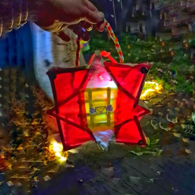 Ramadan knutselen: leuke ideeën voor kinderen. Ben je op zoek naar leuke ideeën om te knutselen in de Ramadan? Hier vind je toffe Ramadan knutseltips voor kinderen. Zoals deze Ramadan lampion of lantaarn met gemaakt met ijsstokjes. 