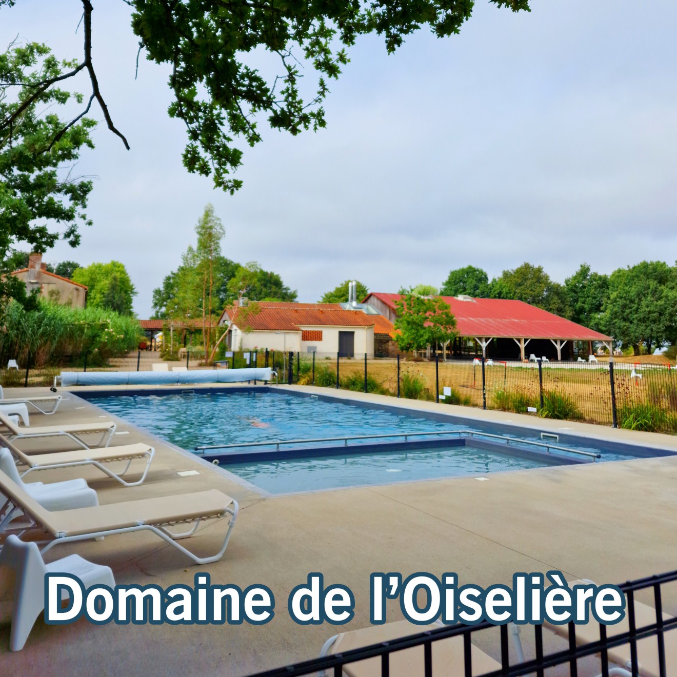 Domaine de l’Oiselière review: eco camping in de Vendée. Op zoek naar een idyllische eco camping in Frankrijk? Camping Domaine de l’Oiselière heeft een zwembad en heel veel speelruimte voor kinderen. Tijd voor een review van Domaine de l’Oiselière, in het binnenland van de Vendée.