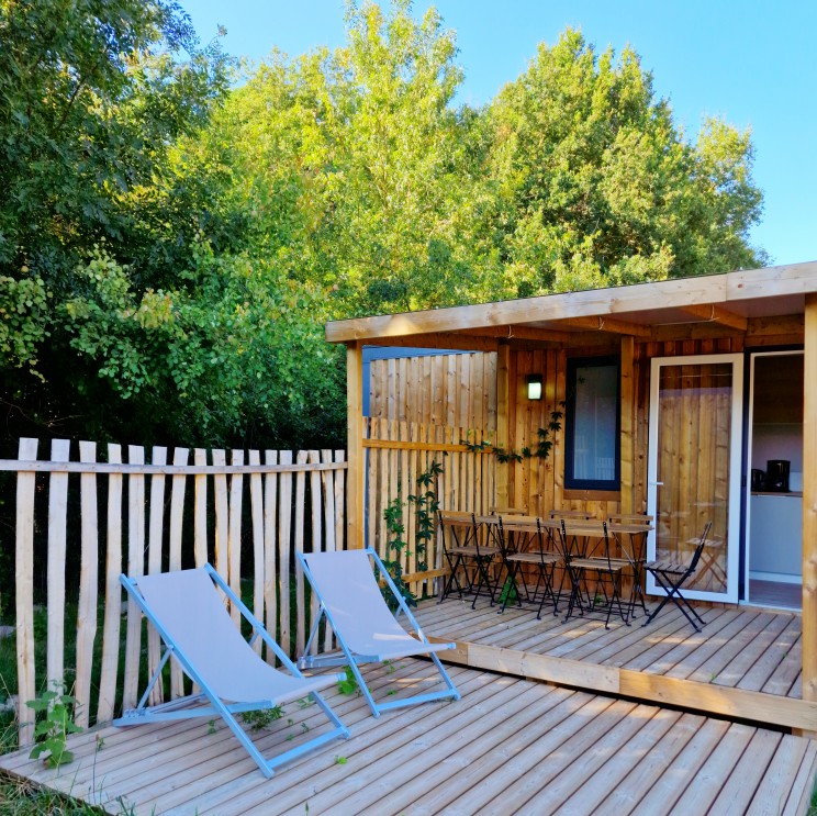 Domaine de l’Oiselière review: eco camping in de Vendée. Er zijn kampeerplaatsen, tenten en cottages. Dit is de premium cottage.