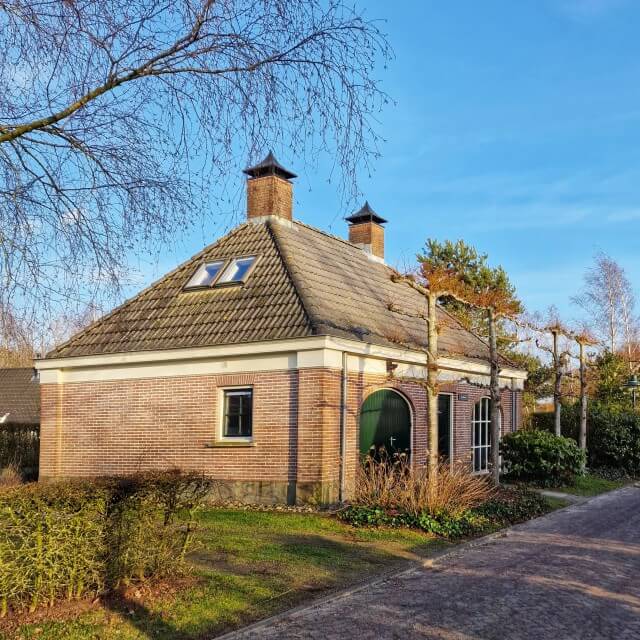 Landal Orveltermarke review kinderen en tieners: sporten en natuur. Zelf sliepen we in een luxe 4-persoons bungalow 4L. Huisje nummer 140 heet het Koetshuis en ligt niet ver van het centrumgebouw. Dit huisje is met 100m2 heel ruim voor een 4-persoons bungalow. 