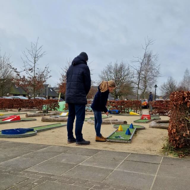 Er is ook een midgetgolf baantje.