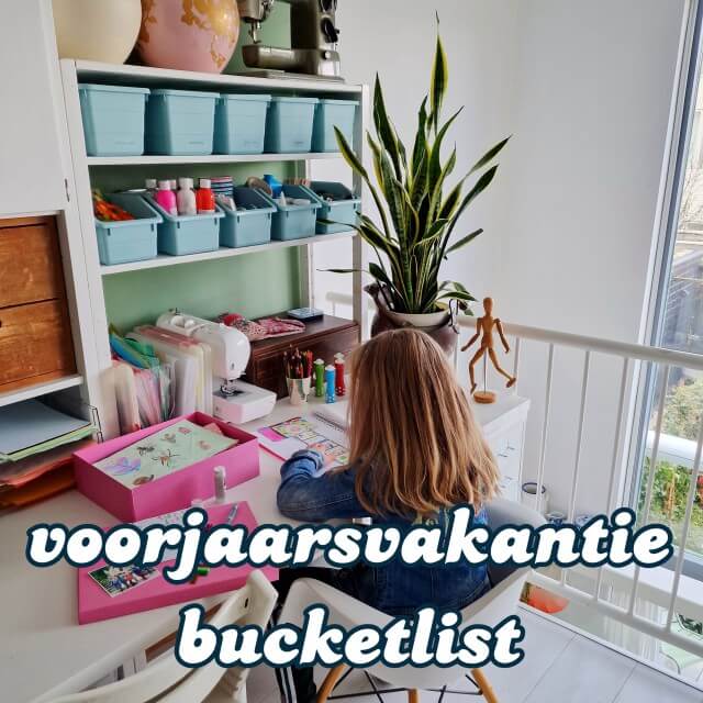 Onze voorjaarsvakantie kids bucketlist: activiteiten voor kinderen. De voorjaarsvakantie komt er aan! Daarom maakten we weer een bucketlist vol leuke voorjaarsvakantie activiteiten voor kinderen. Een lijst vol ideeën om deze krokusvakantie te doen. Met ideeën voor peuters en kleuters, maar ook voor grotere kinderen en tieners. Voor zowel voor mooi weer als voor slecht weer.