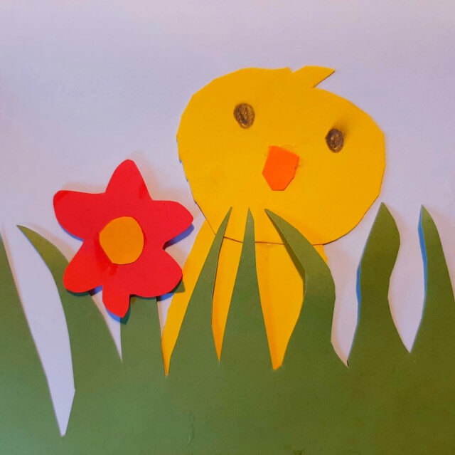 De jongen van Roos knutselde deze paaskuikens met 8 jaar in groep 5. Hij gebruikte daarbij gekleurd papier. Dit paaskuikentje heeft een leuk uitstekend snaveltje. En dit paaskuikentje heeft ook nog een leuk bloemetje in het gras. 