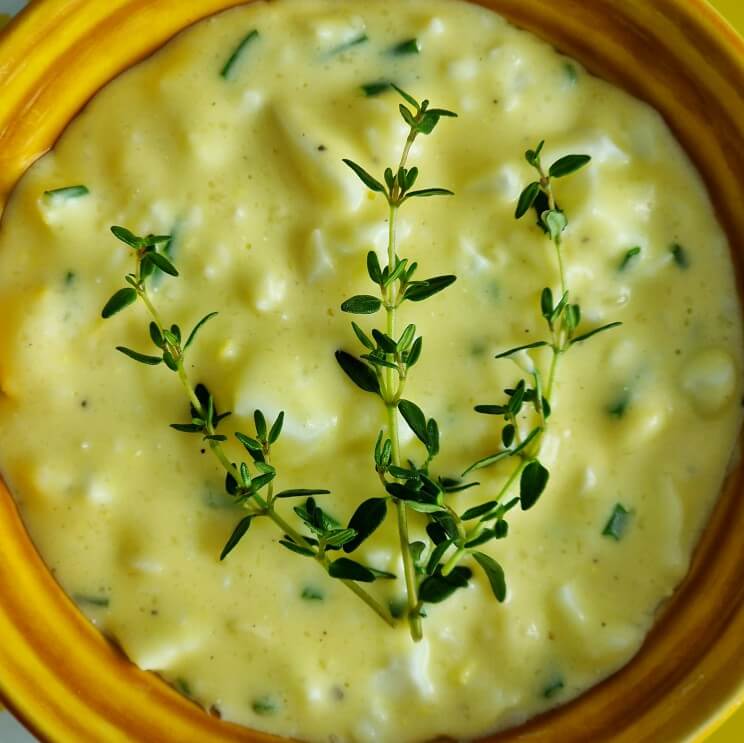 Het allerlekkerste recept voor warme eiersalade. Op zoek naar een lekker en makkelijk recept voor het ontbijt, de lunch of brunch? Maak dan ons recept voor warme eiersalade. Gezellig voor Pasen, met het paasontbijt, de paasbrunch of de paaslunch.