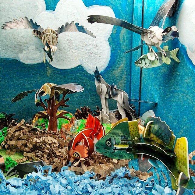 Heb je roofdieren spaaractie van HEMA al gezien? We hebben er leuke knutsels mee gemaakt! Dochterlief en ik maakten een kijkdoos voor de roofdieren. Vervolgens maakten zoonlief en ik stopmotion filmpjes.