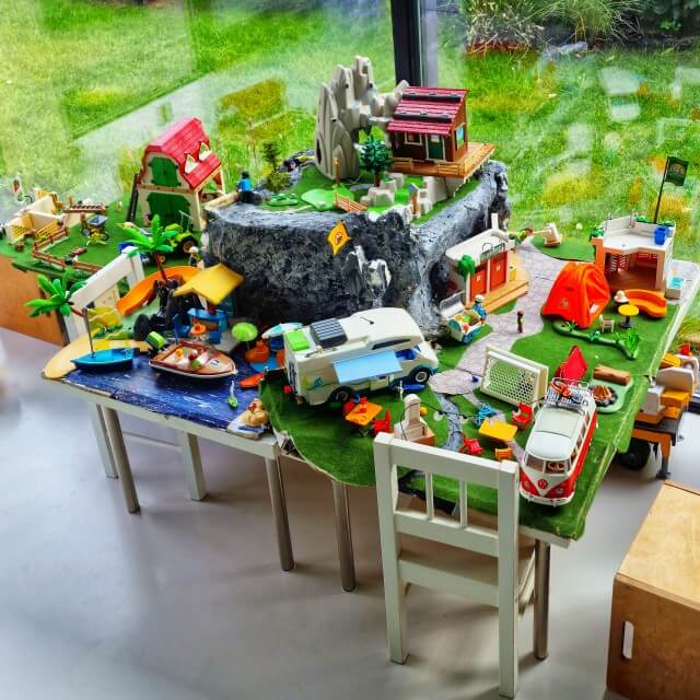 pit wenselijk Rommelig Playmobil tafel zelf maken: leuke ideeën - Leuk met kids Leuk met kids