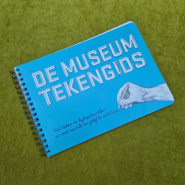 De Museumtekengids is leuk met wat oudere kids en tieners. Met deze tekengids leer je de basis van het tekenen en leer je kijken, net als volleerd kunstenaars dat doen.