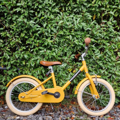 Verjaardag cadeau ideeën voor kinderen van 6, 7 of 8 jaar. Zoals een mooie fiets, deze is van Veloretti. 
