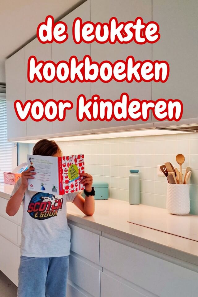 De leukste kinderkookboeken en kookboeken voor kinderen. Ben je op zoek naar leuke kinderkookboeken en fijne kookboeken met recepten voor kinderen? Dit zijn onze favorieten. Onze beide kinderen koken graag. Ons meisje houdt vooral van bakken en doet dat regelmatig. Bij voorkeur met allerlei creatieve uitspattingen. Onze jongen kookt zelfs al eens per week. Met een klein beetje hulp, maar steeds meer alleen.