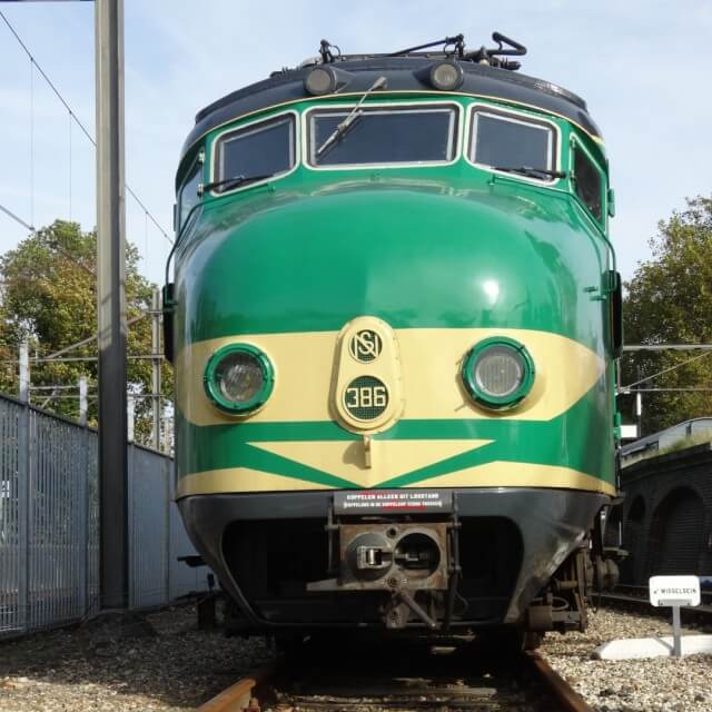 Weekendje Utrecht met kinderen en tieners. Corrien ging met haar dochter een nachtje naar Utrecht. Wil jij ook een weekendje naar Utrecht met je kinderen? Corrien deelt haar tips. Zoals het Spoorwegmuseum.
