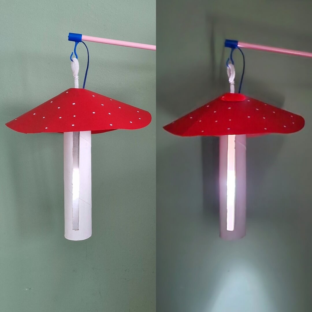 Mooie Sint Maarten lampion of lantaarn knutselen: hele veel leuke ideeën. Deze paddenstoel lampion maakten we met een witgeverfde lege keukenrol en een vouwblaadje.
