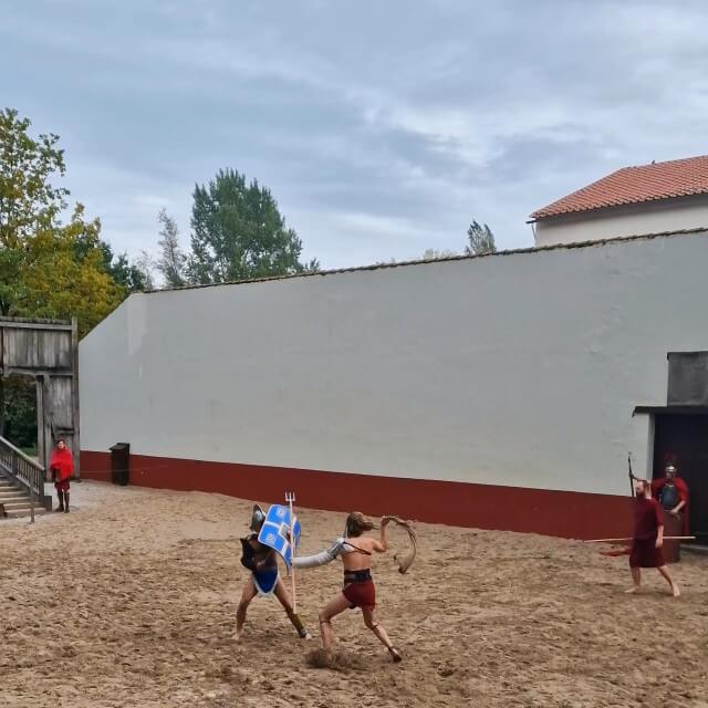 101 uitjes met tieners in Nederland en België, kleuters en onderbouw kids. Zoals Museumpark Archeon in Zuid Holland. Leuk voor kinderen en tieners die van geschiedenis houden. Een tof openluchtmuseum annex themapark voor kinderen die van geschiedenis houden. Met veel workshops en demonstraties. 