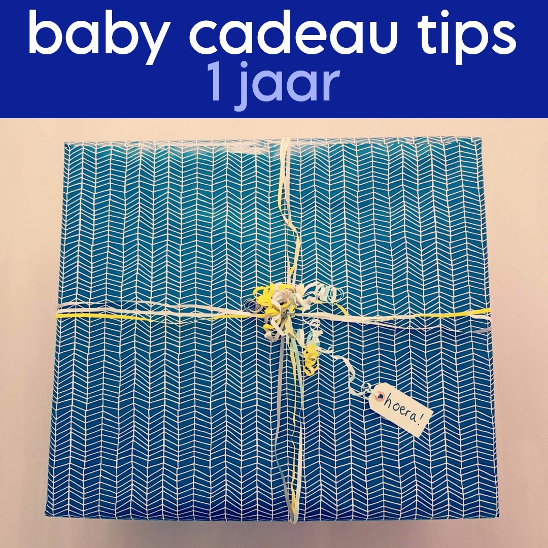 Verjaardagscadeau voor kids van 1 jaar: leuke cadeau tips voor een baby. Best lastig, om te bedenken wat je baby voor zijn eerste verjaardag krijgt. Of voor Sinterklaas of kerst. Vriendinnen met kinderen bellen bleek maar ten dele een oplossing, die beaamden allemaal hoe ingewikkeld het is om voor de eerste verjaardag van je kind iets te bedenken. Voor de tweede verjaardag kun je zo veel verzinnen… Maar daar heb je nu nog niets aan. Dus ging ik op zoek naar leuke cadeau ideeën voor een baby verjaardag. Zowel grote als kleine cadeaus, voor jongens en meisjes.