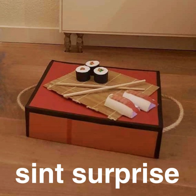 Sinterklaas surprise knutselen: heel veel leuke ideeën om te maken. Deze Sinterklaas surprise is  leuk voor sushi liefhebbers en voor wie van lekker eten houdt. 