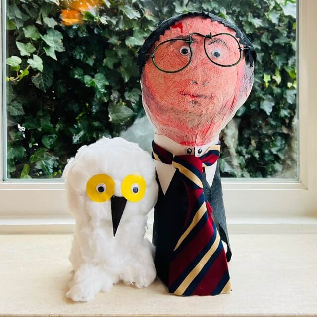 101 ideeën om te knutselen met kinderen. Zoals deze Harry Potter met uil van papier maché knutselen. 