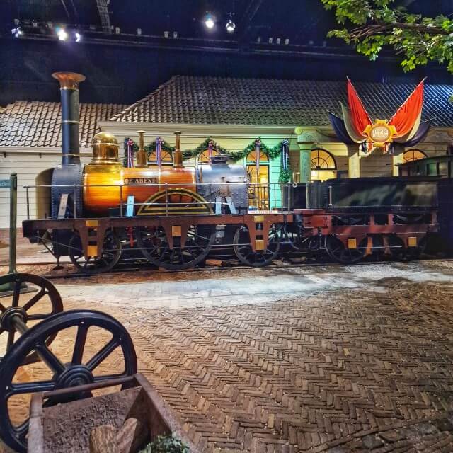 Spoorwegmuseum met kinderen: 10 dingen die je niet wil missen. De Grote Ontdekking is een soort reis terug in de tijd. Met een lift daal je af naar een mijn uit de 19e eeuw. In een audiotour leer je van alles over deze tijd en zie je de Arend, de eerste stoomlocomotief in Nederland.